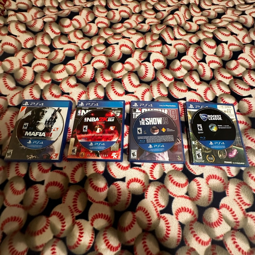 PS4 Game Bundle - Picture 2 of 4